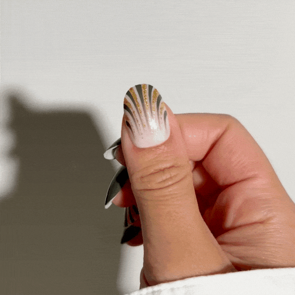 Night Blaze - Oval Sustainable Nails - Vorbestellung