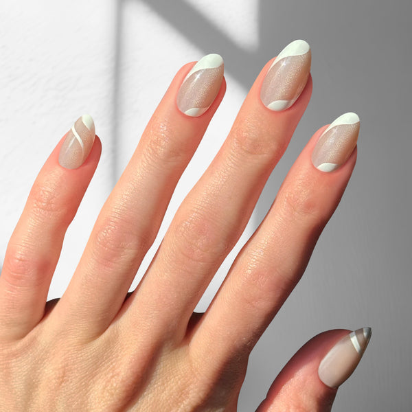 Silken Cats Eye - Almond Sustainable Nails - Vorbestellung